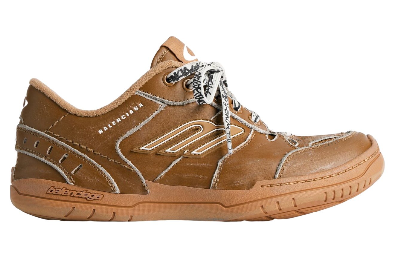 Balenciaga Hamptons Medium Worn-Out Camel